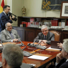 Gonzalo Moliner, tercero por la izquierda, en el encuentro con jueces decanos.