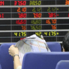Crece el número de leoneses que invierten en fondos, aunque estos productos representan apenas una cuarta parte del dinero guardado en depósitos.