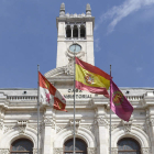 Fachada principal del Ayuntamiento de Valladolid, en la plaza Mayor. EFE