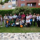 Los asistentes al curso con los diplomas.
