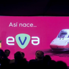 El ministro de Fomento, Íñigo de la Serna, durante la presentación hoy en Barcelona del nuevo servicio de alta velocidad de Renfe en España bautizado con el nombre de EVA.