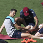 Ronaldo atendido con hielo en su rodilla dañada.