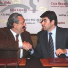 Agustín Flórez Morán y Óscar Fernández Huerga, tras la firma del convenio