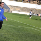 Paulino Martínez dirigiendo a su equipo durante uno de sus partidos. LOF