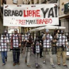 Medio centenar de personas se manifestaron ayer en Madrid.