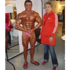 El bembibrense, con su mujer, Aurora Colinas, competidora de fitness