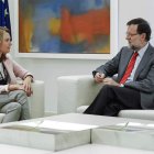 Arantza Quiroga y Rajoy, en la reunión que mantuvieron ayer en el Palacio de La Moncloa.