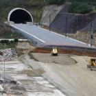 Máquinas paradas en las inmediaciones del túnel de Pajares que está cerrado