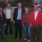 El concejal de Participación Ciudadana posa con los vecinos.