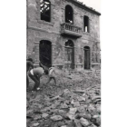 En un año de sequía reaparecieron edificios ya dañados.