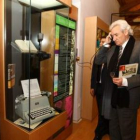 Luis del Olmo y el alcalde Riesco, en el Museo de la Radio, en una imagen de archivo.