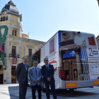 Siete autobuses de la compañía irán rotulados para la difusión de la Ruta en 600.000 kilómetros. R.P.