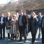 Carrasco, con diputados y miembros de la corporación de Torre, en la carretera a San Facundo.