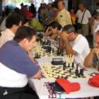Los asistentes al torneo se concentran durante las partidas que tuvieron lugar en el día de ayer