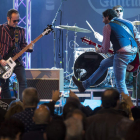 Concierto de Los Modernos y la concentración de scooters ante Botineso. FERNANDO OTERO PERANDONES / S. CAMPILLO