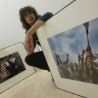 López en una exposición de sus fotografías