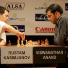 Kasimjanov, en una partida de un magistral anterior, enfrentándose al gran campeón Anand