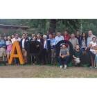 La Casa del Parque de Valdeburón en Lario, acogió la presentación de un torneo de fútbol sala con mucha raigambre: 40 años le contemplan. DL