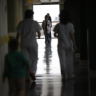 Médicos en los pasillos del Hospital de León