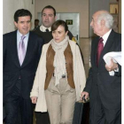 Matas, su esposa y su abogado Rafael Pereda.