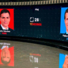 Plató del debate electoral que se celebra este lunes en RTVE, con Sánchez, Casado, Rivera e Iglesias.