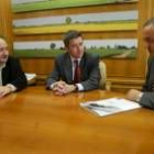El alcalde de León, Francisco Fernández, en el centro, junto a los responsables de Espacio León