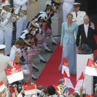 Los novios salen del Palacio Real de Mónaco tras la ceremonia civil.