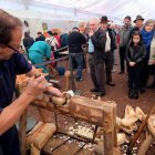 Exhibición de fabricación de madreñas, en Páramo del Sil.