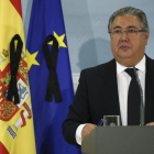 El ministro del Interior, Juan Ignacio Zoido, durante la rueda de prensa que ha ofrecido hoy en la Moncloa.