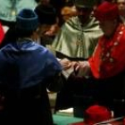 El rector impone a Fraga el anillo de doctor honoris causa