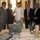 Las autoridades brindaron con cava por el buen desarrollo de las jornadas.