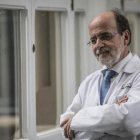 El doctor Ramon Estruc, médico e investigador del Hospital Clínic, en el centro sanitario.