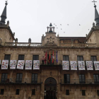 Expojoven, ayer en la Plaza Mayor. DL