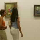 La foto muestra un detalle de la muestra de pintura abierta ayer en la Casa de Cultura de Ponferrada