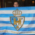 Las banderas de la Deportiva y de El Bierzo ya colorean balcones y escaparates. L. DE LA MATA