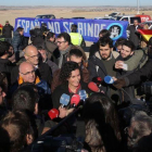 Acto de campaña de ERC frente a la prisión de Extremera con la presencia de unos ultras.