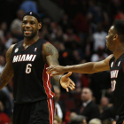 James y Cole, durante el encuentro disputado frente a los Bulls.