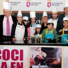 Imagen de familia; el nutricionista Emilio Blanco y el chef Eugenio Blanco con Alba y Cristina.