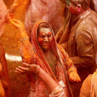 Polvos de colores para hacer visibles a las viudas, que son relegadas en la India precisamente por esa condición. RISH TIAGI