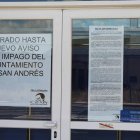 Las instalaciones del centro de ocio y las piscinas de Trobajo permanecen cerradas.