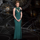 Scarlett Johansson, bellísima, de esmeralda.