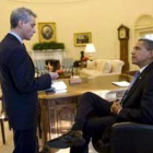 El presidente de los Estados Unidos Barack Obama conversa con el jefe de Gabinete de la Casa Blanca.