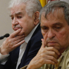 Los poetas Antonio Gamoneda y Rafael Cadenas, durante el encuentro poético celebrado ayer. RAMIRO