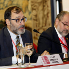 Eloy Velasco, en el comienzo de su intervención en el Hostal de San Marcos. MARCIANO PÉREZ