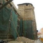 Este es el aspecto de la muralla en la avenida de Los Cubos