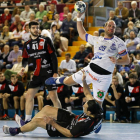 Pesic, durante el partido entre Ademar y Logroño de la pasada temporada . JESÚS F. SALVADORES