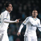 Kaka, con Pepe al fondo, festeja uno de sus goles con el Real Madrid.
