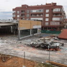 El edificio de Lidl ya estaba ayer prácticamente demolido. SECUNDINO PÉREZ