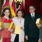 El catedrático de Filologia de la Universidad de Valladolid, César Hernández, rodeado de su equipo