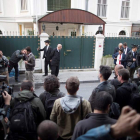 Miembros de la policía forense llegan a la residencia del cónsul de Arabia Saudí en Estambul. TOLGA BOZOGLU